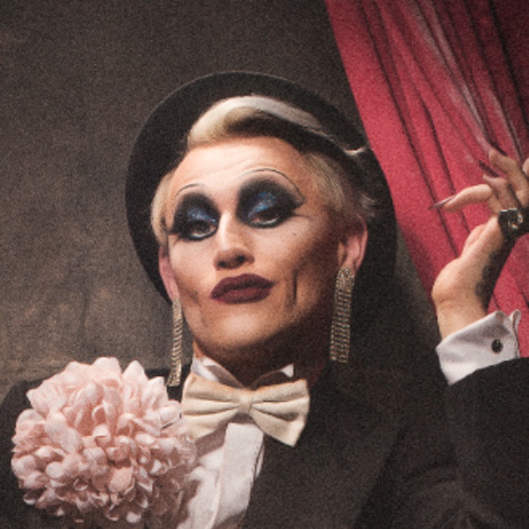 The audience are here to have a good time and indeed they do – we were a raucous, boozy crowd which Mr Black could cater to perfectly