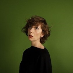 She hits us with cleverly woven punch lines and captivates the audience.