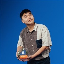 Jin Hao Li: Swimming in a Submarine
