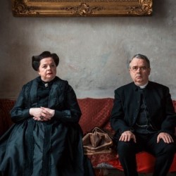 To Hell in a Handbag captures the spirit of the original, while shedding the revealing glow of the footlights onto this otherwise unconsidered couple.